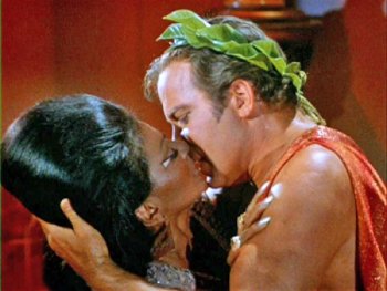 startrek-interracial-kiss.jpg